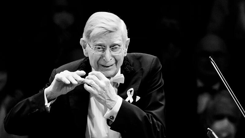 Die Tatkraft des Ehrendirigenten Herbert Blomstedt ist ein schieres Wunder. Die Tatkraft des Ehrendirigenten Herbert Blomstedt ist ein schieres Wunder.