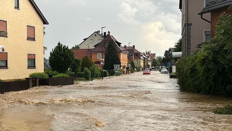 Die Bamberger Straße stand bis zu einem halben Meter tief unter Wasser.