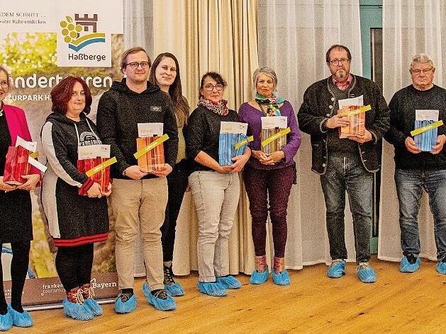 Urkundenverleihung für die Gastgeberinnen und Gastgeber mit DTV-Sterne-Auszeichnung oder Bett+Bike-Siegel. Urkundenverleihung für die Gastgeberinnen und Gastgeber mit DTV-Sterne-Auszeichnung oder Bett+Bike-Siegel.