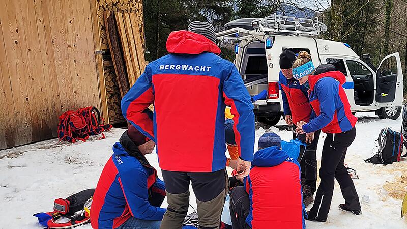 Waldarbeiter bei Holzarbeiten schwer verletzt