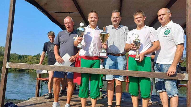 Kirchweih in Bischberg 2024 Freudige Gesichter (v. li.): Henk Klaasen (OKR Bischberg -Organisation), Martin Kröner – Fischerstecherkönig 2024, Erster Bürgermeister Michael Dütsch, 2. Sieger Matthias Kröner, Stephan Kröner (Vorsitzender FZ Bischberg – Organisation).