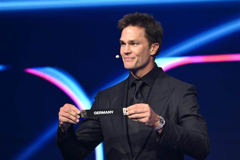 Football-Legende Tom Brady zog das deutsche Los bei der WM-Auslosung 2026.