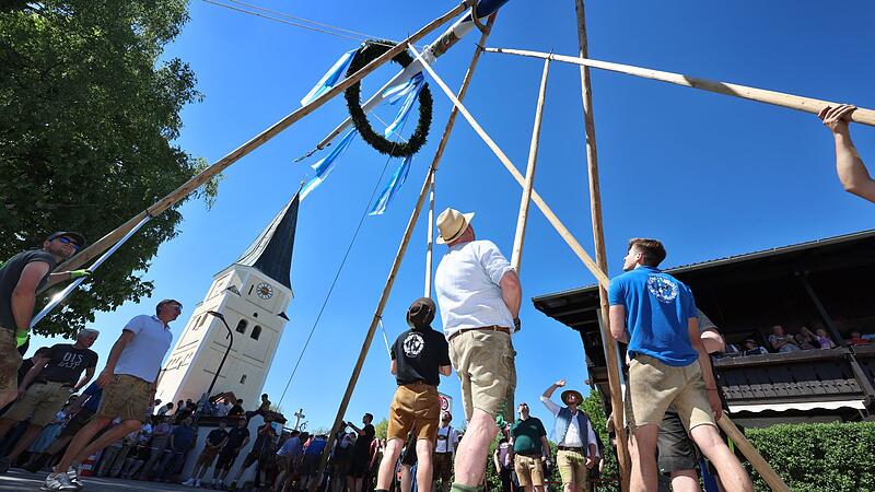 Neue Maib&auml;ume am 1. Mai - Taufkirchen
