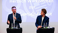 Jonas Gl&uuml;senkamp und Sebastian Niedermaier bei der FT-Podiumsdiskussion