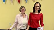 Daniela Saam und Simone Jander-Gutjahr präsentieren den Sammelband, an dem sie mitgewirkt haben.