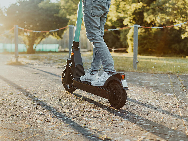 E-Scooter-Fahrer stürzt in Eckental – Alkohol im Spiel E-Scooter-Fahrer stürzt in Eckental – Alkohol im Spiel