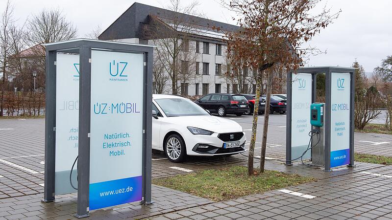 Die ÜZ Mainfranken mit Sitz in Lülsfeld wird zum 1. Januar 2024 für ihre Stromkunden die Preise senken. Die ÜZ Mainfranken mit Sitz in Lülsfeld wird zum 1. Januar 2024 für ihre Stromkunden die Preise senken.