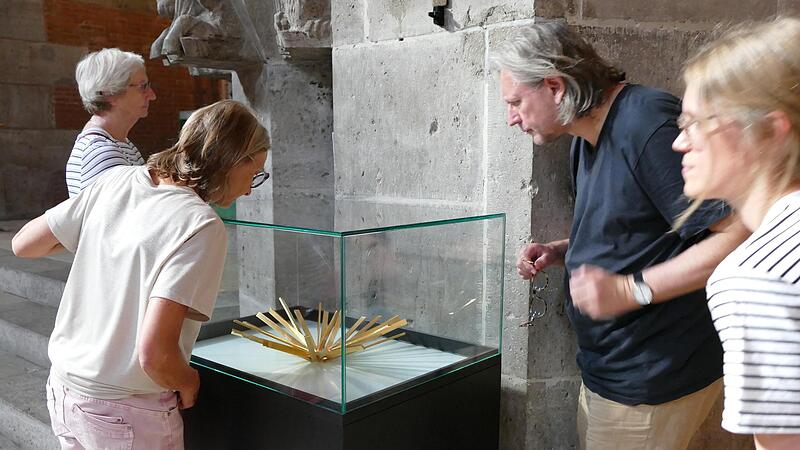Ein Meditationsbeispiel aus der Erl&ouml;serkirche: Die Schale &bdquo;Christine&ldquo; (nach der sp&auml;tmittelalterlichen Mystikerin Christine Ebner) fasziniert die Besucher durch ihre Strahlkraft.
