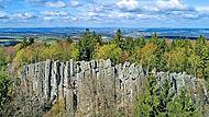 Die Steinwand, rund 650 Meter über dem Meeresspiegel gelegen, ist mit einer Höhe von knapp 25 Metern die höchste Felswand im Unesco-Biosphärenreservat Rhön.