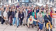 Ein fester Bestandteil jeder politischen Informationsfahrt nach Berlin: Ein Erinnerungs-Gruppenbild auf der Kuppel des Bundestags. Ein fester Bestandteil jeder politischen Informationsfahrt nach Berlin: Ein Erinnerungs-Gruppenbild auf der Kuppel des Bundestags.