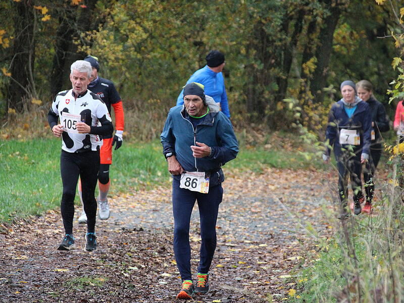38. Frankenwaldlauf der LG LudwigschorgastTrotz nasskaltem Herbstwetter lie&szlig;en sich die Sportler den Spa&szlig;  beim 38. Frankenwaldlauf der LG Ludwigschorgast nicht vermiesen.