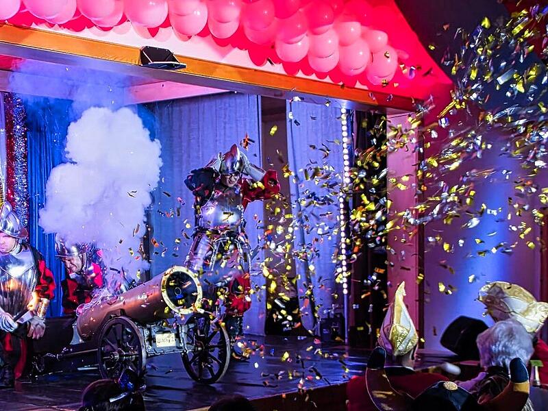 Achtung Konfettialarm. Wo im Landkreis Kronach Fasching gefeiert wird.Büttenabend Steinwiesen 2024