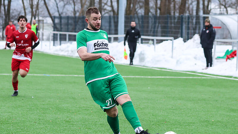 Am vergangenen Wochenende erstmals nach langer Leidenszeit wieder auf dem Spielfeld: der Friesener Angreifer Rico Nassel. Am vergangenen Wochenende erstmals nach langer Leidenszeit wieder auf dem Spielfeld: der Friesener Angreifer Rico Nassel.