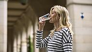 Das Bäderland Bayerische Rhön wirbt mit einem Mix aus traditioneller Bäderkultur und modernen Gesundheitsangeboten, wie hier beim Heilwassertasting in Bad Kissingen. Das Bäderland Bayerische Rhön wirbt mit einem Mix aus traditioneller Bäderkultur und modernen Gesundheitsangeboten, wie hier beim Heilwassertasting in Bad Kissingen.