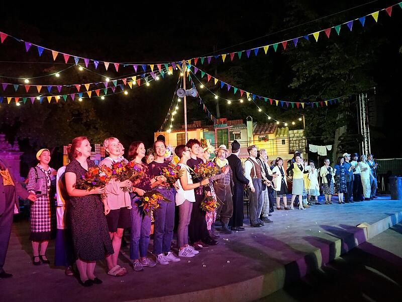Das Ende der Sommerfestspiele markiert zugleich das Ende der Theatersaison. Mehrere Mitglieder der Theaterfamilie wurden verabschiedet.