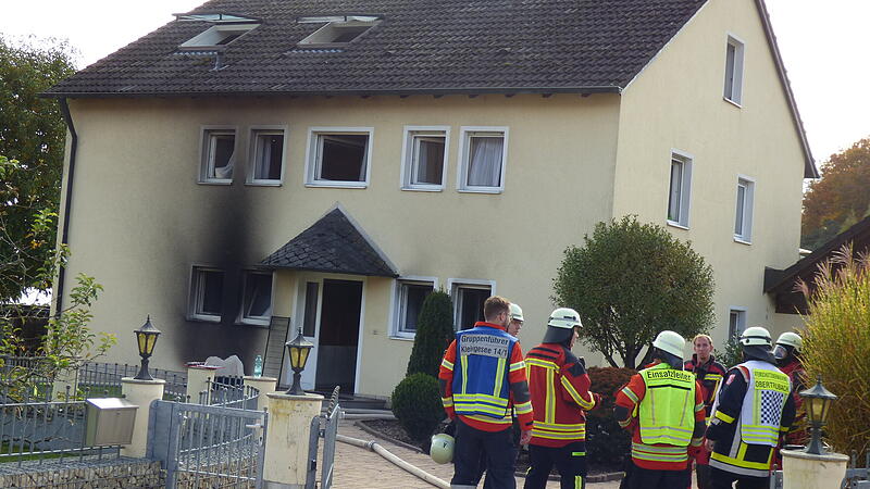 Am Montag ist in einem Kellerraum in Kleingesee (Markt G&ouml;&szlig;weinstein) ein Feuer ausgebrochen. Die Feuerwehr war mit mehr als 50 Einsatzkr&auml;ften vor Ort.