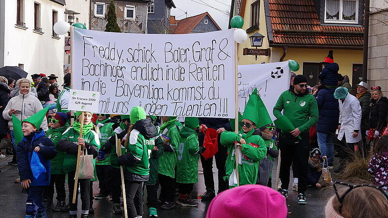 Faschingsumzug in FriesenUmzug durchs Dorf: Friesen im Faschingsfieber