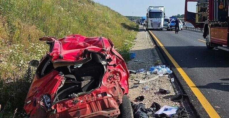 Nach dem schweren Unfall war die A 3 mehrere Stunden gesperrt.