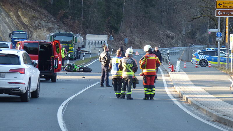 Tödlicher Motorradunfall WaischenfeldForchheim & Fränkische Schweiz Am Sonntagnachmittag ist ein Motorradfahrer bei einem Unfall in der Nähe von Waischenfeld (Landkreis Bayreuth) tödlich verunglückt.