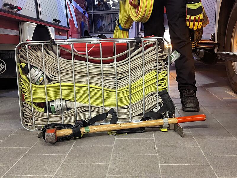 Erlebnis in Bildern: Einmal selbst Feuerwehrmann seinErlebnis in Bildern: Einmal selbst Feuerwehrmann sein Ausrüstung gibt es genug...