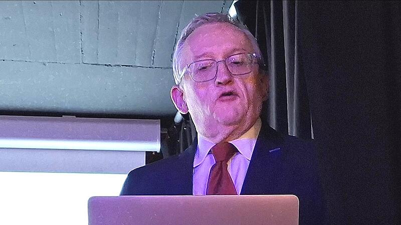 Professor G&uuml;nter Dippold hat einen h&ouml;chst interessanten Vortrag in der Alten Darre gehalten.