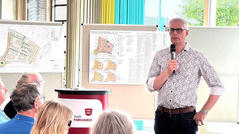 Forchheims Oberbürgermeister Uwe Kirschstein berichtet über den Stand des Wohnungsbauprojekts Pointäcker Süd in KersbachForchheim & Fränkische Schweiz Forchheims Oberbürgermeister Uwe Kirschstein berichtet über den Stand des Wohnungsbauprojekts Pointäcker Süd in Kersbach.