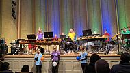 Die meisten der 24 Musikanten, die beim j&uuml;ngsten Konzert von Kiss-Percussiva auf der B&uuml;hne standen,  kommen aus der 4. bis 8. Klasse.