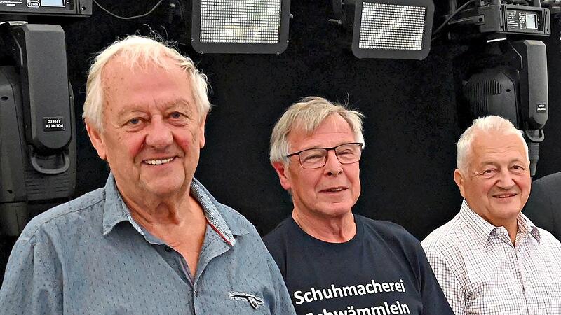 Peter Oder, Rolf Schwämmlein und Hartmut Fiedler (von links) wurden beim Handwerkerabend für ihre Lebensleistung geehrt. Carl-Heinz Zitzmann Peter Oder, Rolf Schwämmlein und Hartmut Fiedler (von links) wurden beim Handwerkerabend für ihre Lebensleistung geehrt. Carl-Heinz Zitzmann