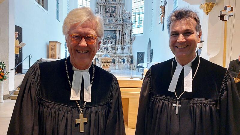 Bereit zur Generalprobe: Landesbischof Heinrich Bedford Strohm (links) und Dekan Stefan Kirchberger.
