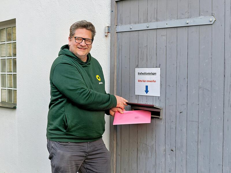 Kommunalwahl: Landratskandidat Thomas Ochs beim Urnengang am 8. März 2026 Kommunalwahl: Landratskandidat Thomas Ochs beim Urnengang am 8. März 2026