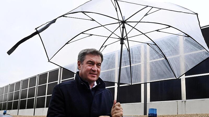 Nicht im Regen stehen lassen: Bayerns Ministerpr&auml;sident Markus S&ouml;der wirbt f&uuml;r eine Entlastung von Industriekonzernen.