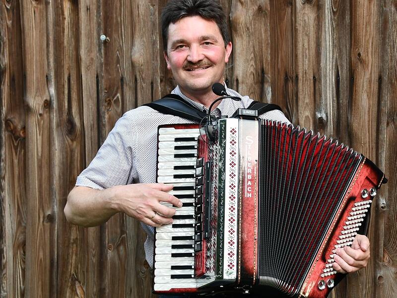 Mit Musik den Menschen Freude machen, dafür steht Klaus Albrecht aus Neudrossenfeld. Stephan Herbert Fuchs Mit Musik den Menschen Freude machen, dafür steht Klaus Albrecht aus Neudrossenfeld. Stephan Herbert Fuchs