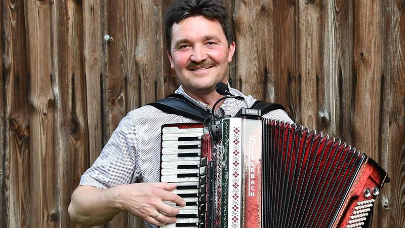 Mit Musik den Menschen Freude machen, dafür steht Klaus Albrecht aus Neudrossenfeld. Stephan Herbert Fuchs Mit Musik den Menschen Freude machen, dafür steht Klaus Albrecht aus Neudrossenfeld. Stephan Herbert Fuchs