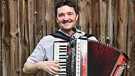 Mit Musik den Menschen Freude machen, dafür steht Klaus Albrecht aus Neudrossenfeld. Stephan Herbert Fuchs Mit Musik den Menschen Freude machen, dafür steht Klaus Albrecht aus Neudrossenfeld. Stephan Herbert Fuchs