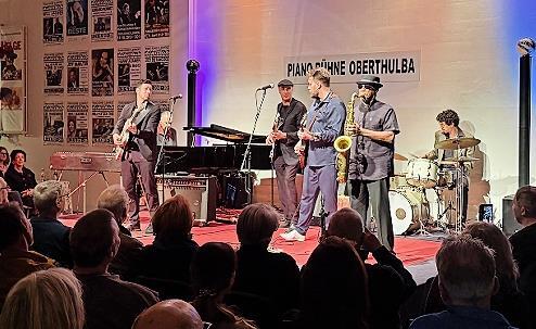 Will Jacobs und Band begeisterten auf der Piano-Bühne. Will Jacobs und Band begeisterten auf der Piano-Bühne.