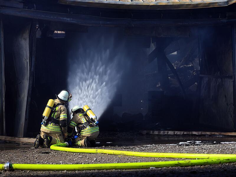 Maschinenhalle in Vollbrand