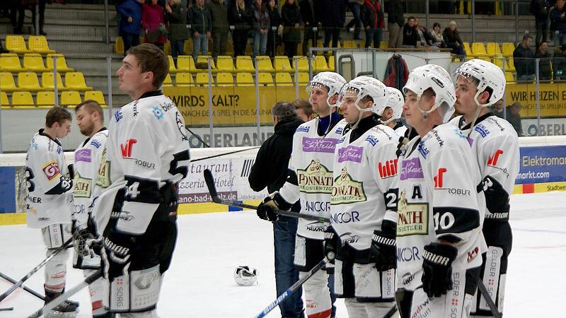 Ein Blick in die Gesichter verrät alles: Die Haßfurter Hawks haben ihr Ziel letztlich nicht geschafft. Der ersehnte Bayernligaaufstieg lässt weiter auf sich warten.