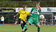 Felix Hegenwald (l.) und der TSV Breiteng&uuml;&szlig;bach haben das Relegationshinspielspiel um den Landesliga-Aufstieg gegen den SV Friesen und Tim Hergenr&ouml;ther auf eigenem Platz mit 2:4 verloren.