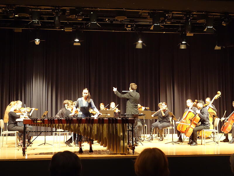 Hedi Yang bot zusammen mit dem Kammerorchester der Universität Bamberg unter Leitung von Wilhelm Schmids ein beeindruckendes Konzert.