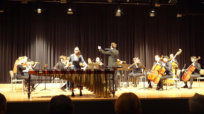 Hedi Yang bot zusammen mit dem Kammerorchester der Universität Bamberg unter Leitung von Wilhelm Schmids ein beeindruckendes Konzert.