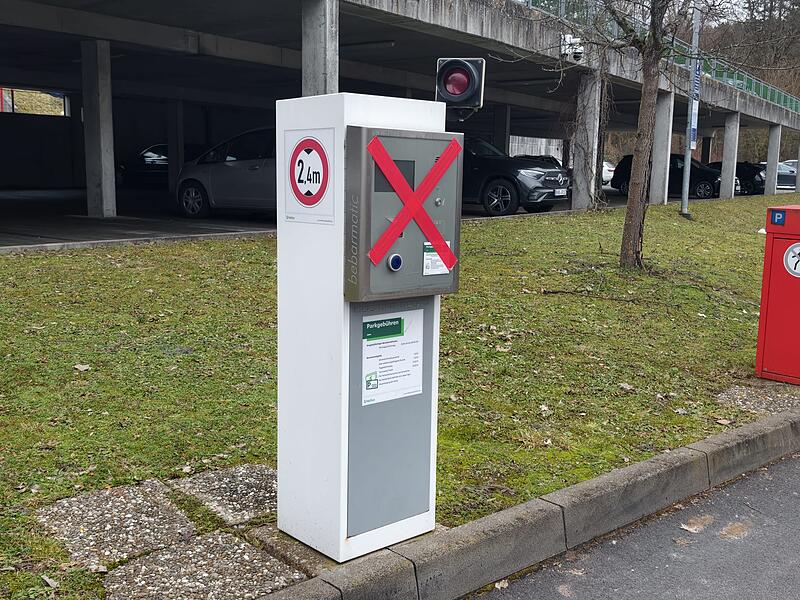 Bei der Einfahrt wird das Kennzeichen erfasst.