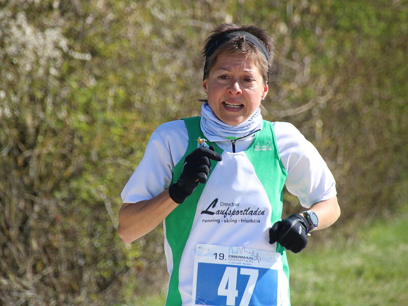 Strahlender Sonnenschein, aber nur niedrige Plusgrade erwartete die L&auml;ufer beim 19. Obermain-Marathon rund um Bad Staffelstein. Die Marathon-Strecke f&uuml;hrte wieder an den beiden Wahrzeichen der Kurstadt, dem Kloster Banz und der Basilika Vierzehnheiligen vorbei.
