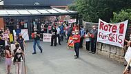 Über hundert Bürgerinnen und Bürger demonstrierten lautstark vor der Marktgemeinderatssitzung in der Eggerbachhalle gegen die Ansiedlung von Geis.Forchheim & Fränkische Schweiz