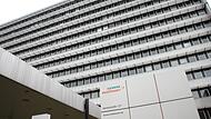 Bis 2018 war das Hochhaus in der Henkestra&szlig;e in Erlangen Sitz der Firmenzentrale von Siemens Healthineers. Nun soll es abgerissen werden.