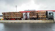 Steinbach am Wald: Holzlaster massiv überladen - schon wieder