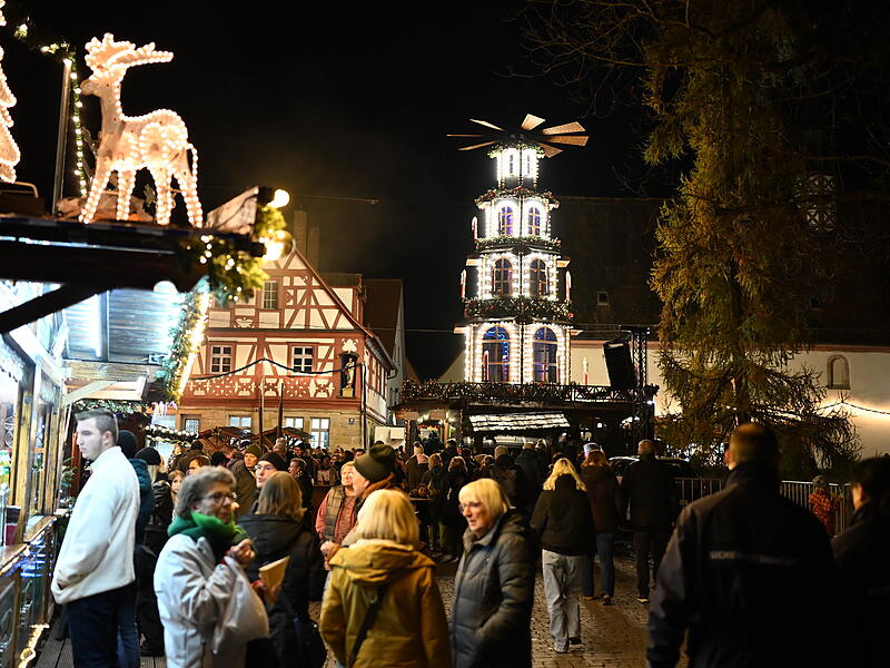 Der Forchheimer Weihnachtsmarkt 2024 ist eröffnet.Eröffnung Weihnachtsmarkt Forchheim 2024 Der Forchheimer Weihnachtsmarkt 2024 ist eröffnet.