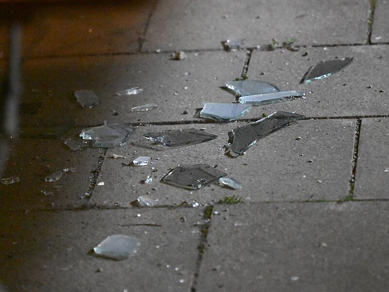 Vorfall an iraelischem Restaurant - Fenster besch&auml;digt