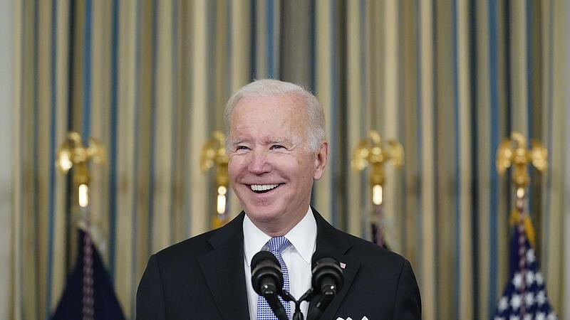 Nach monatelangem Ringen hat der US-Kongress eines der innenpolitischen Kernvorhaben von Präsident Biden beschlossen.
