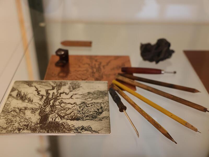 Nicht nur Kunstwerke sind bei der Sonderausstellung zu sehen, sondern auch Druckmaterialien, mit denen die künstlerischen Druckgrafiken hergestellt werden.