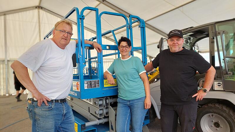 Rainer Einwich (l.), Alexandra Kestler und Carsten Stahler packen bei den Schammelsdorfer Biertagen Jahr f&uuml;r Jahr kr&auml;ftig mit an.